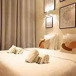 Superb Flat In Champs Elysees * 巴黎
