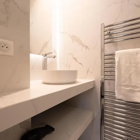 Superb Flat In Champs Elysees * باريس