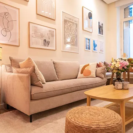 Superb Flat In Champs Elysees Париж