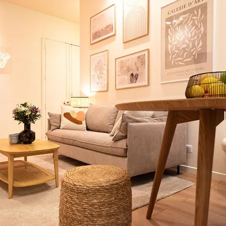 Superb Flat In Champs Elysees Париж