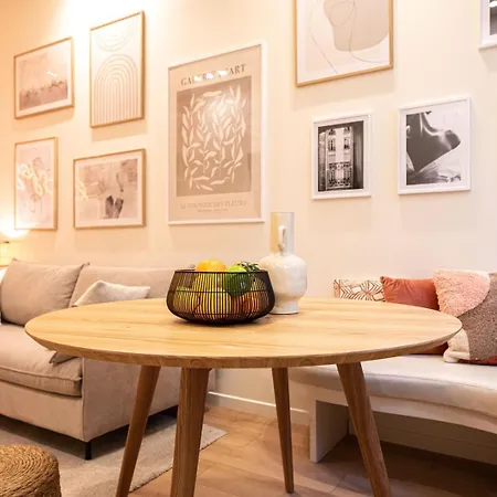 Superb Flat In Champs Elysees * Parijs