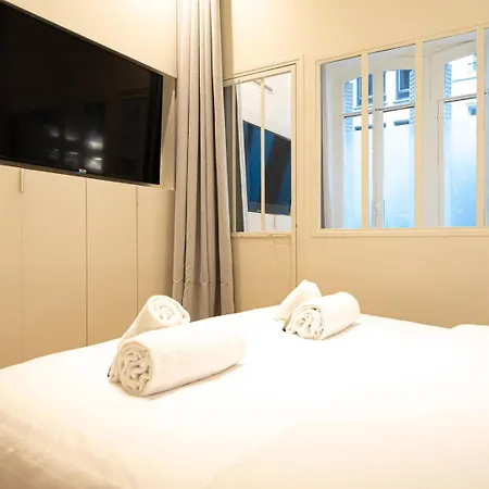 Superb Flat In Champs Elysées