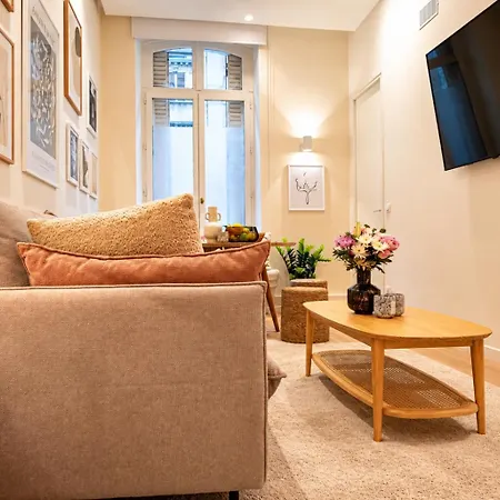 Superb Flat In Champs Elysées