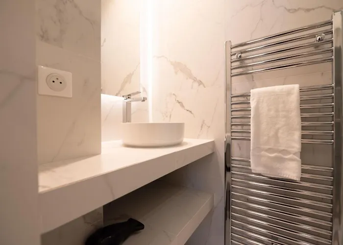 Superb Flat In Champs Elysees * 巴黎