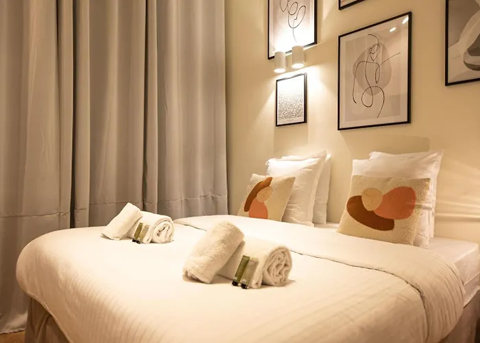 Superb Flat In Champs Elysees * 巴黎