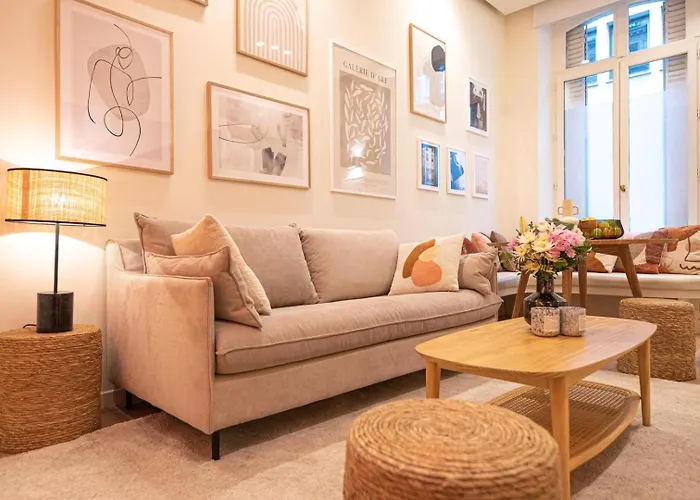 Superb Flat In Champs Elysees פריז